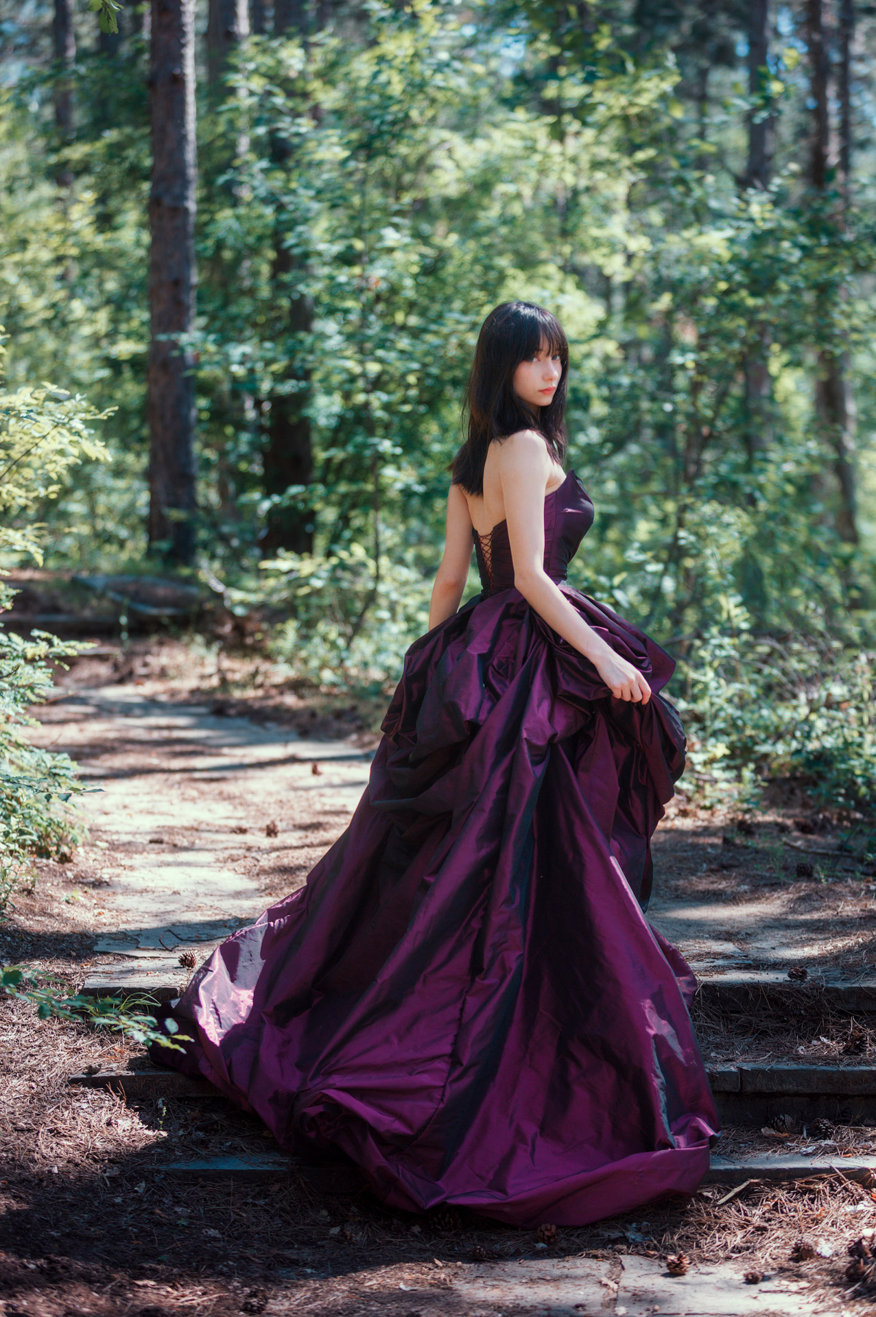 033 Elena